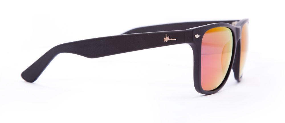 Dishonour's new 2012 Cali Sunglasses and Tees are out now, hook yourself up